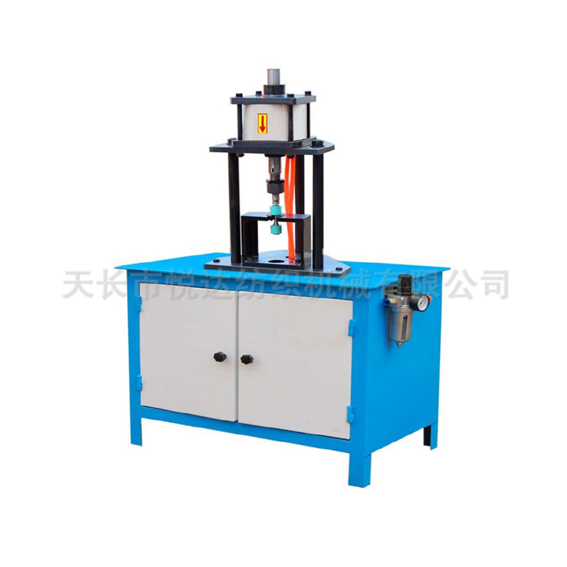 YD-QTJ氣動(dòng)套皮輥機(jī)